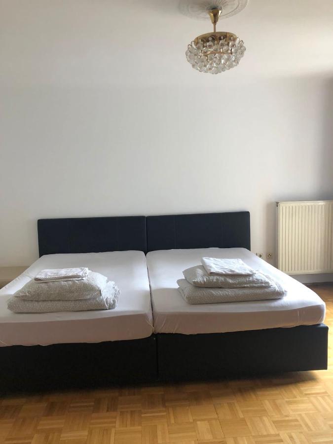 A Private Room In A Shared Apartment Wien Eksteriør billede
